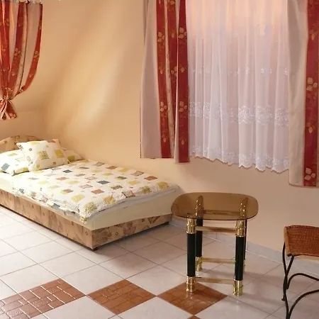 아파트 Apartment Balatonkeresztur 5 *