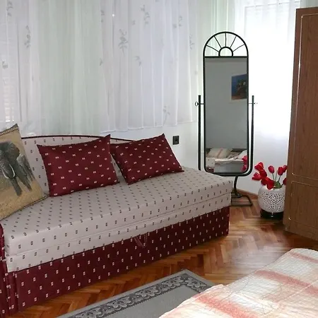 Apartment Balatonkeresztur 5 아파트