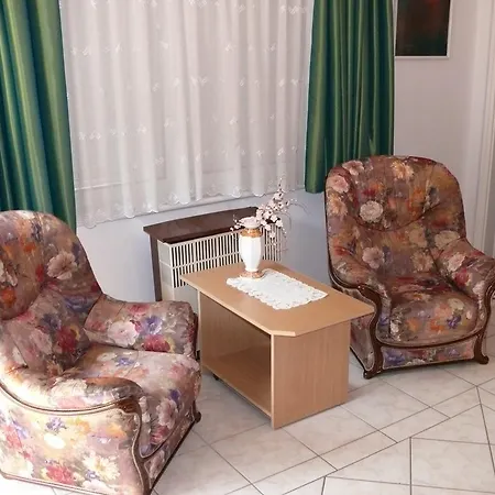 Apartment Balatonkeresztur 5 아파트 *