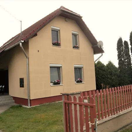 Apartment Balatonkeresztur 5 *